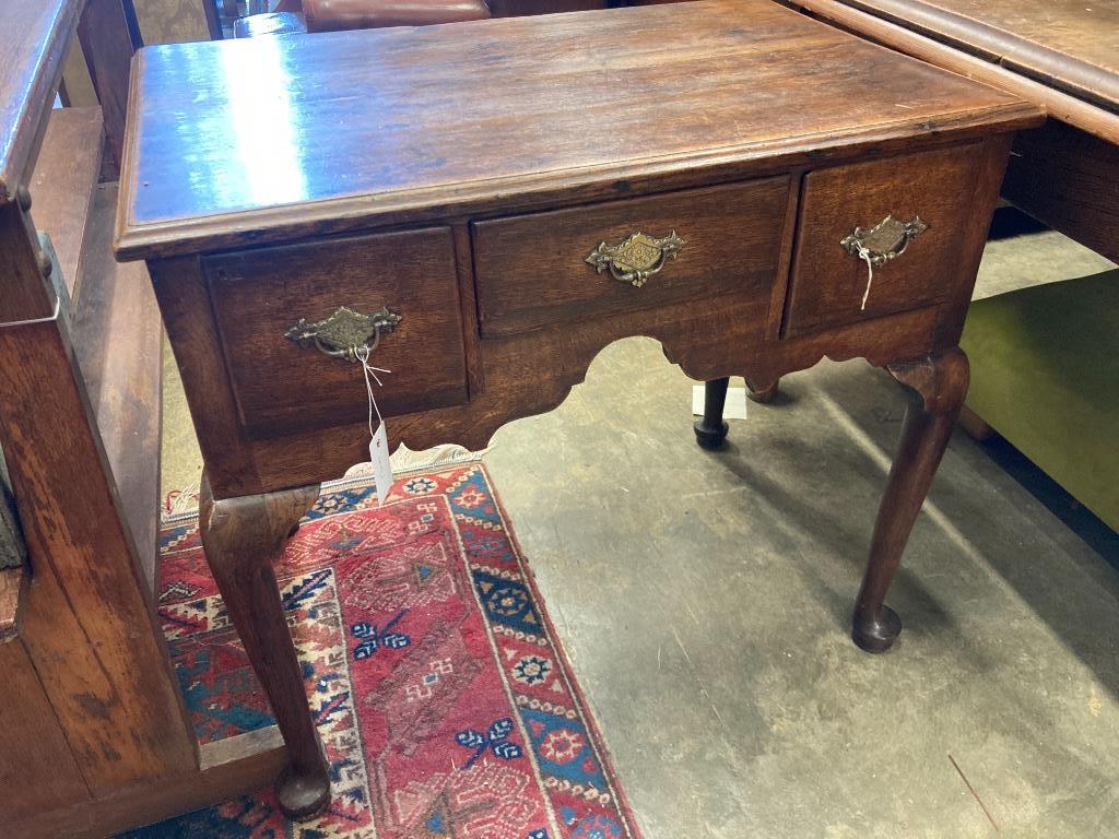 A George III oak lowboy, width 75cm, depth 50cm, height 71cm